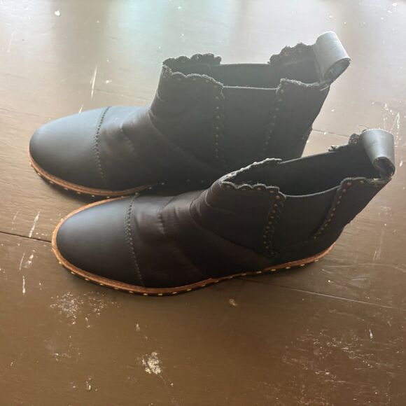 Free People Atlas Puffer Chelsea Boot in Black Bike Moto Size 38 US Size 7.5 - Picture 3 of 16